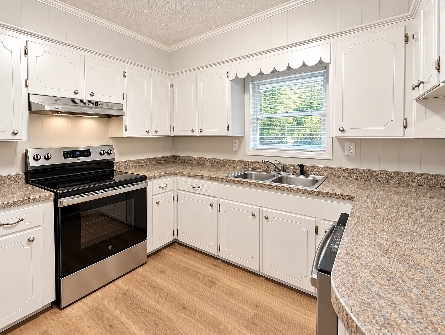 3 bed, 1421 sqft, $1,595 — Photo 3