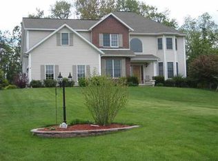 4 Oregon Trl, Waterford, NY 12188