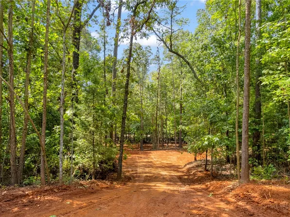 507 Sunshine Dr, Seneca, SC 29678