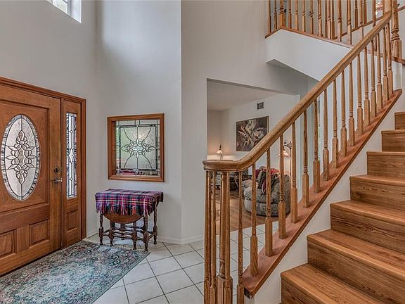 2nd image of 2333 Warwick Dr