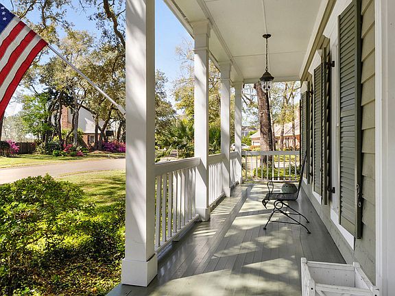 3rd image of 10 Bayou Oaks Ln