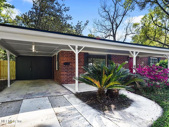 2nd image of 2413 MAPLE LEAF Drive E