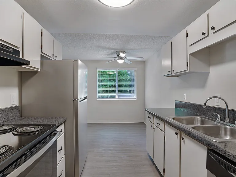 Maple Knoll Apartments — Photo 22