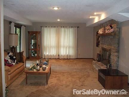 5th image of 15828 Meadow Ln