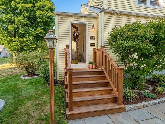 3rd image of 34 Hawthorne St