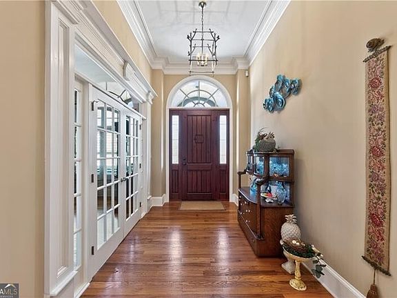 2nd image of 110 Roxbury Row