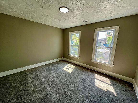 5th image of 4212 Apple Ave #1