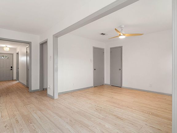 3rd image of 9403 Beverlyhill St