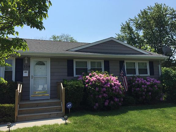 5th image of 108 Redwood Pl E