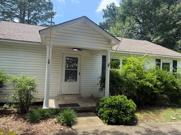 1141 Hermitage Dr, Florence, AL 35630