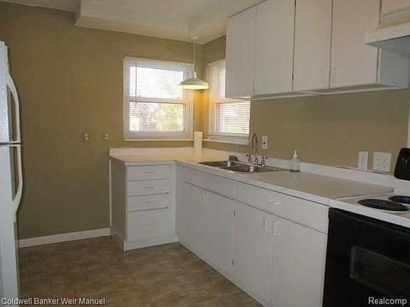 5th image of 2323 Buckingham Ave