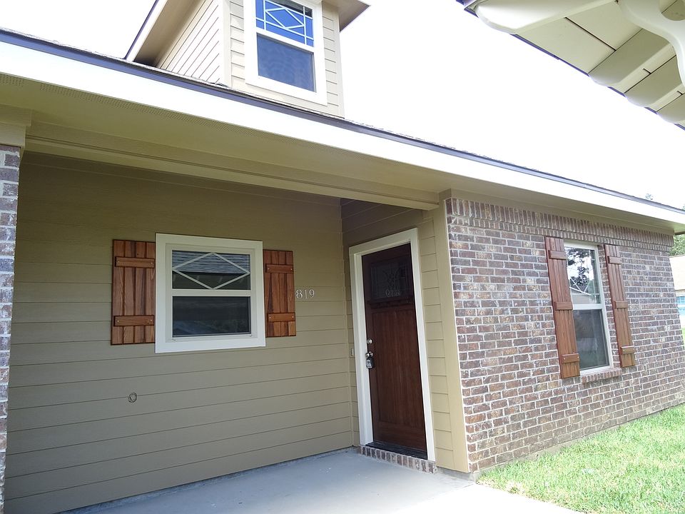 1st image of 815 Dewey St