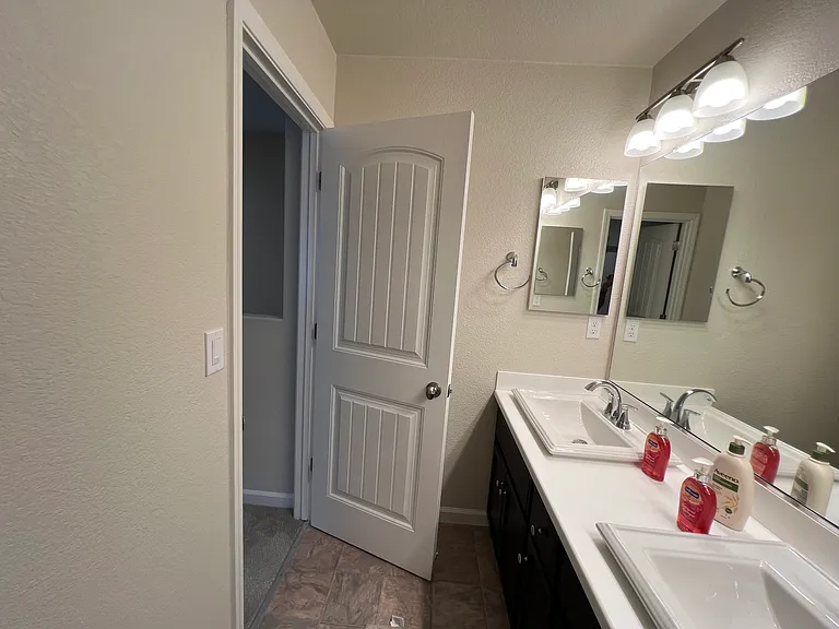 2101 Melody Ln — Photo 27