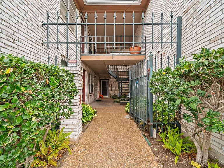 421 Emerson St #5 — Photo 13