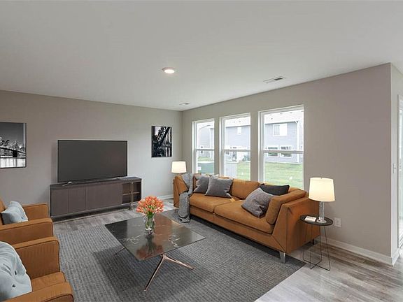 5th image of 613 Elizabeth NW