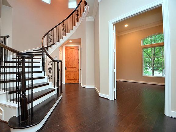 4th image of 3002 Rosemary Park Ln