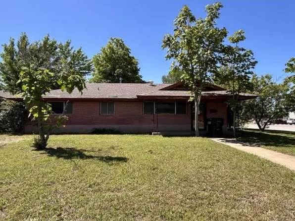 102 NE 5th St, Moore, OK 73160