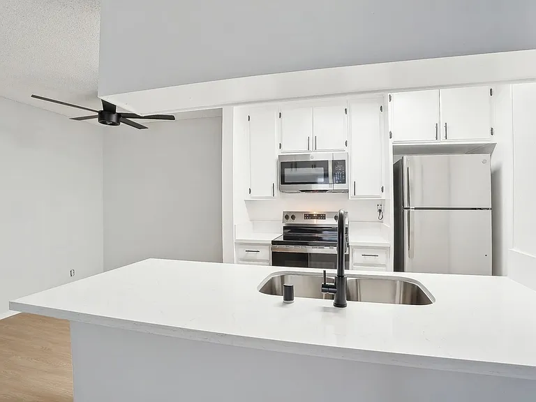 245 South Serrano Ave — Photo 37