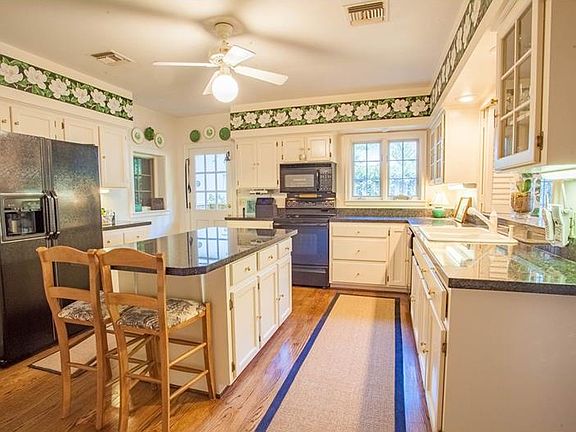 5th image of 140 Chelton Cir