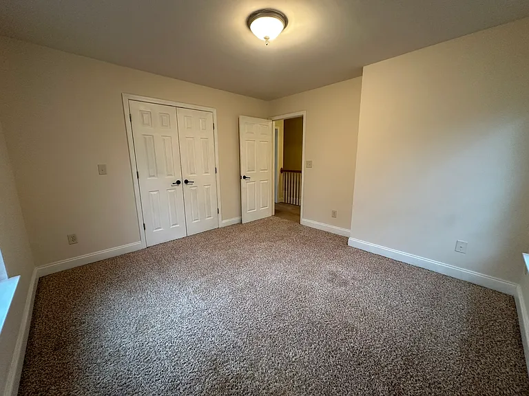 101 Hyde Park Ln — Photo 8