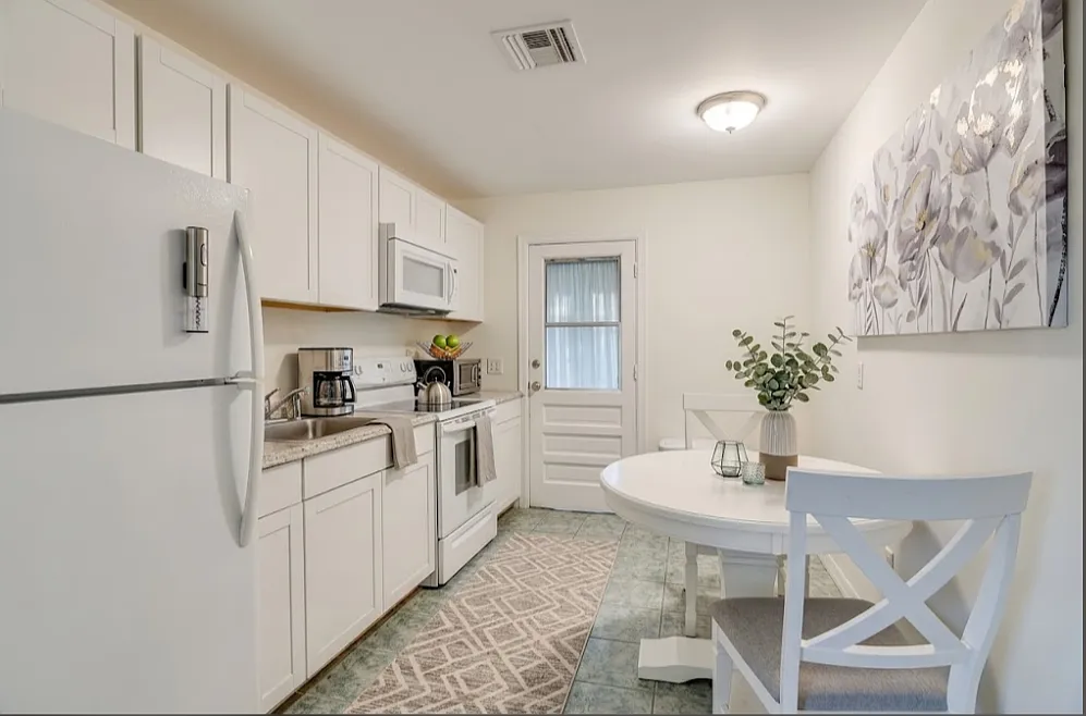 1675 Highland Ave — Photo 4