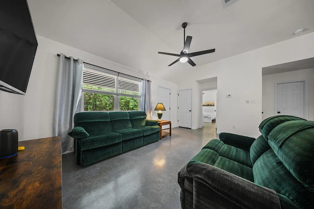 2 bed, 2.0 bath, 1235 sqft, $2,350 — Photo 2