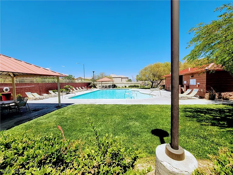 9275 Hollander Ave — Photo 33