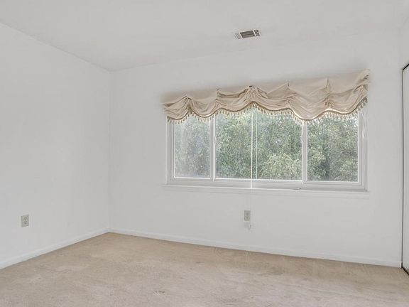 3rd image of 18222 Windsor Hill Dr