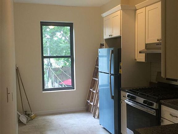 5th image of 6656 Myrtle Ave #2