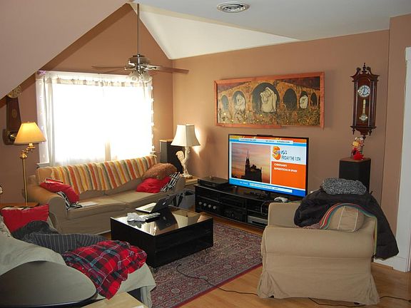 4th image of 163 Dwight St #1MIDDLE