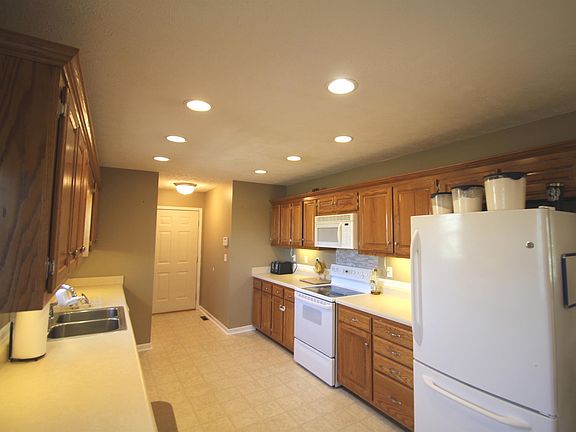 4th image of 149 Blackberry Ln