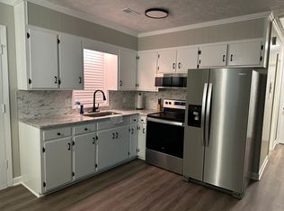 44 Lochern Rd, Lumberton, NC 28358