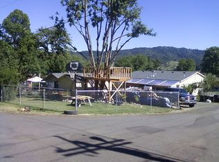 829 NE Fulton St, Roseburg, OR 97470