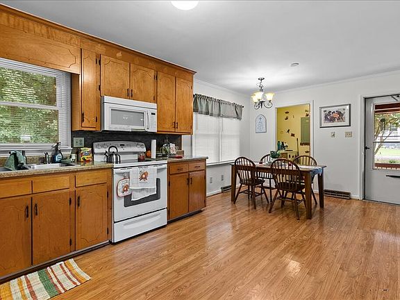 5th image of 131 Engle Rd