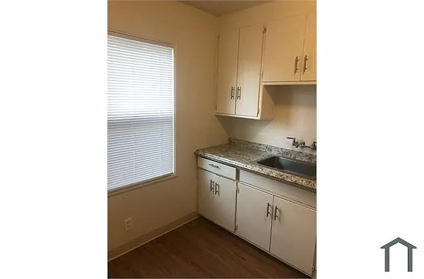 Building Photo - 2354 83rd Ave