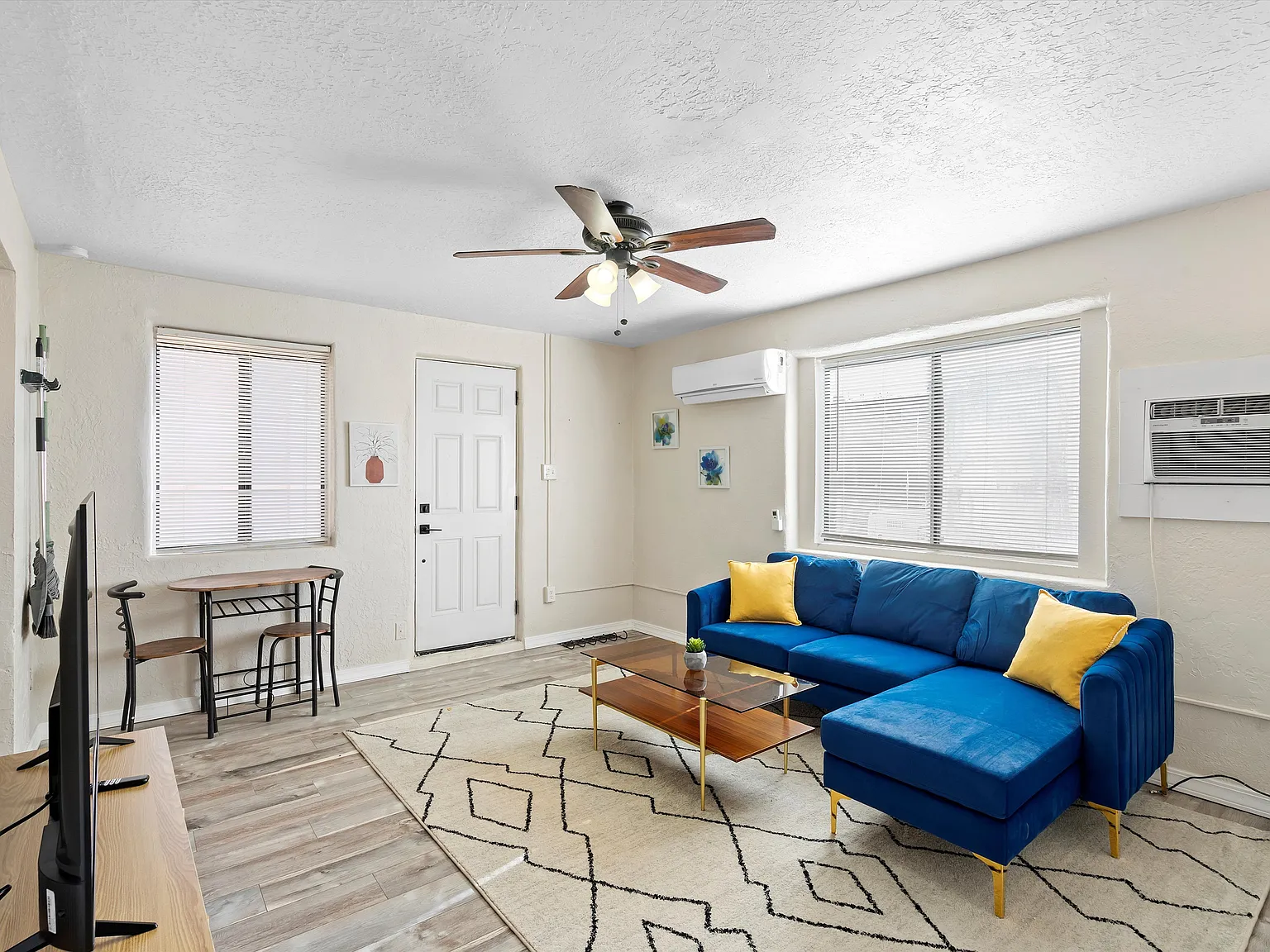 1 bed, 500 sqft, $1,350 — Photo 1