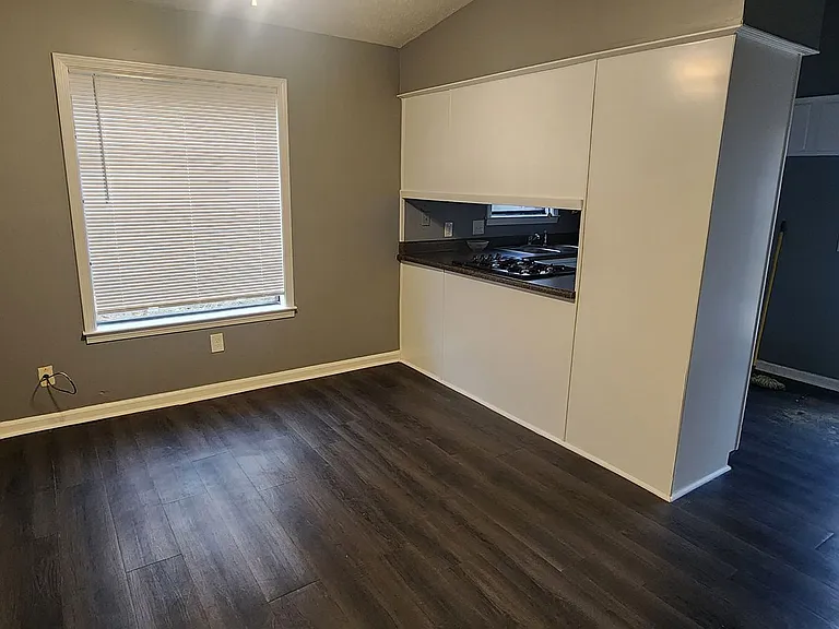 1007 N Roselawn Dr W — Photo 2