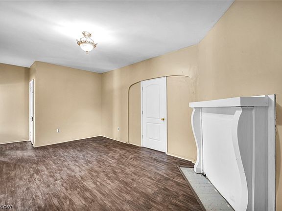 5th image of 8802 Denison Ave