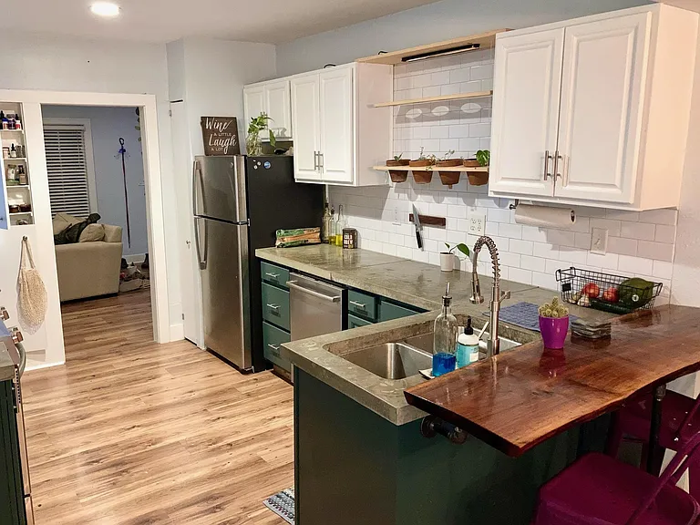 3917 N Hawthorne St — Photo 2