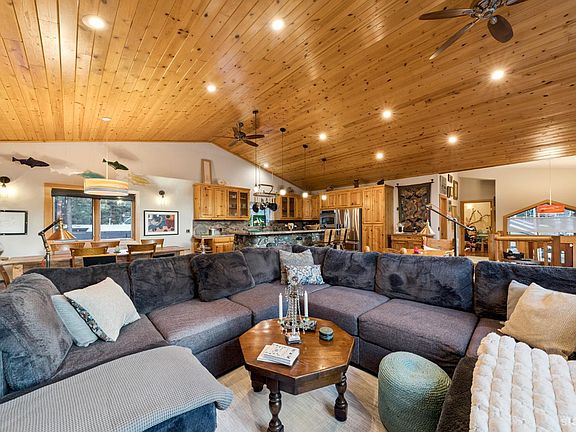 5th image of 693 Patricia Ln