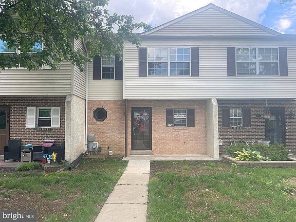 2nd image of 274 Carlyn Ct