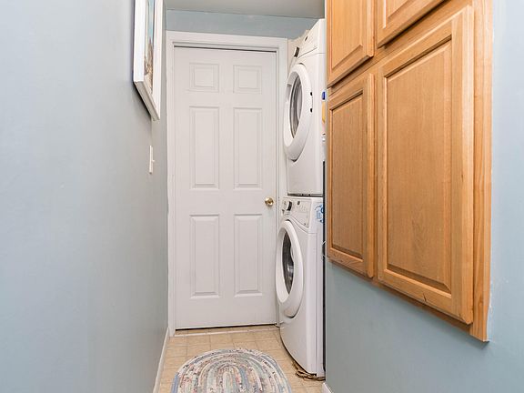 2nd image of 162 Grenville St