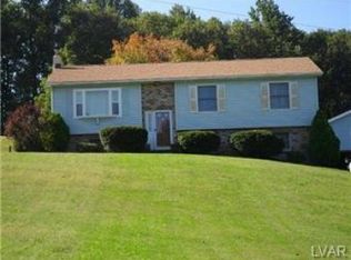 6626 Oak Dr, Slatington, PA 18080