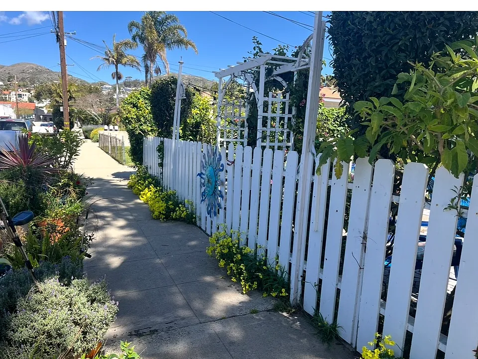 S Pacific Ave