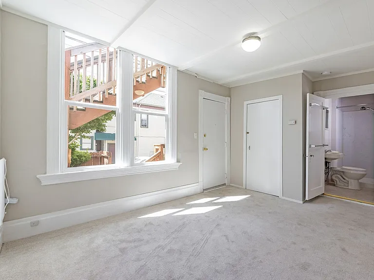 1530 Minturn St - Studio | 1 bath | Lower rear unit — Photo 7