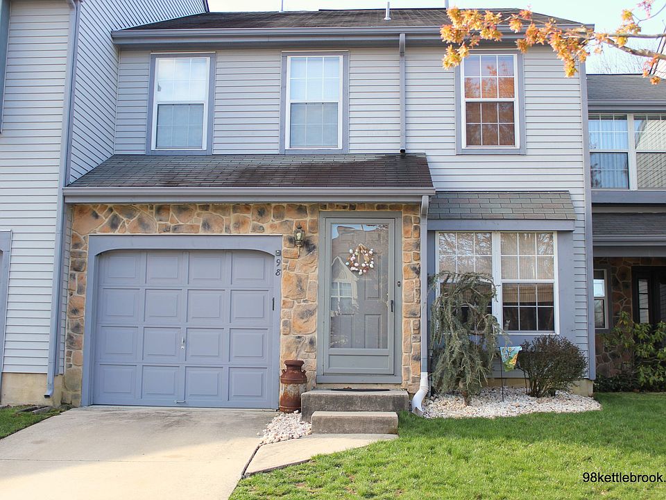 Welcome to 98 Kettlebrook Drive!