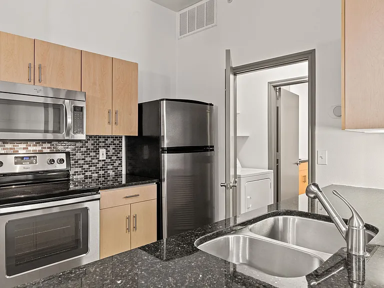 Elle West Ave — Photo 18