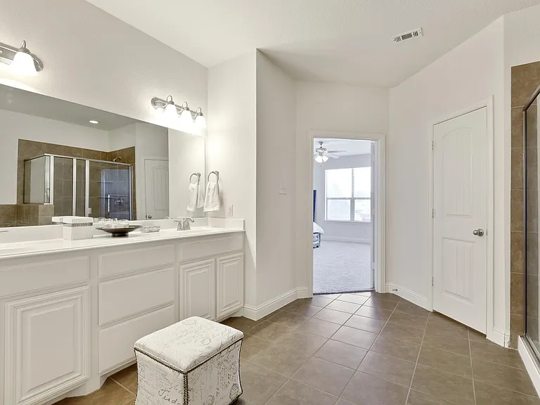 5428 Locust Dr — Photo 15