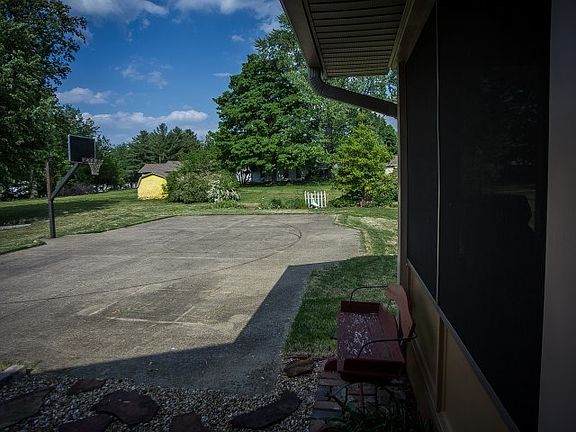 3rd image of 125 Sharan Dr