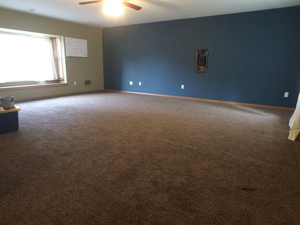 Huge Bonus Room w/new carpet